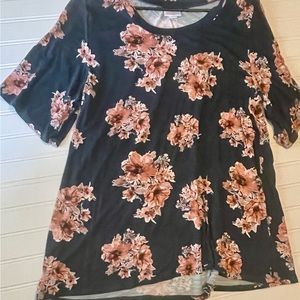 Lularoe floral top loose fitting Preowned